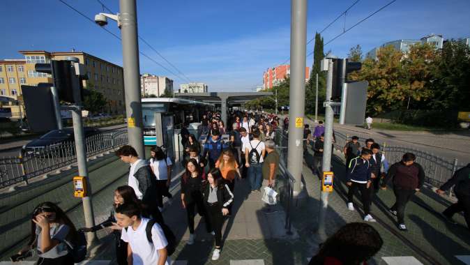 Akçaray’a öğrencilerden yoğun ilgi