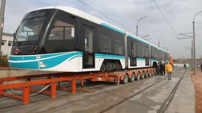 Akçaray’ın ilk tramvay aracı raylara indi