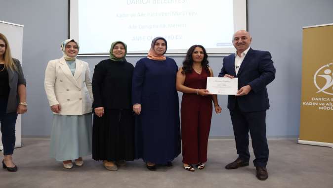 ‘Anne Okulu’ ilk mezunlarını verdi