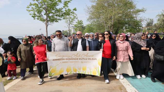 Anneler gününde Darıca’da anlamlı yürüyüş