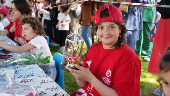 Anneler ve çocuklar üreterek eğlendi