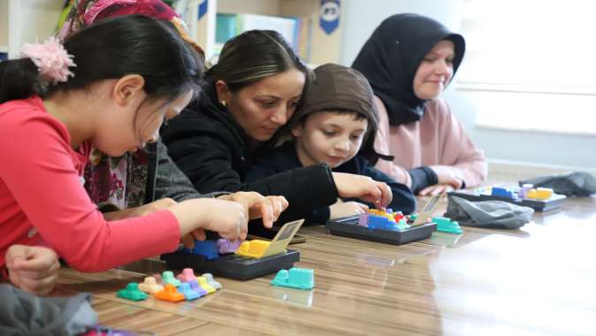 Annelere akıl oyunları eğitimi