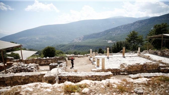 Antalyada bin 700 yıl öncesine ait 8 odalı villa kalıntısı bulundu