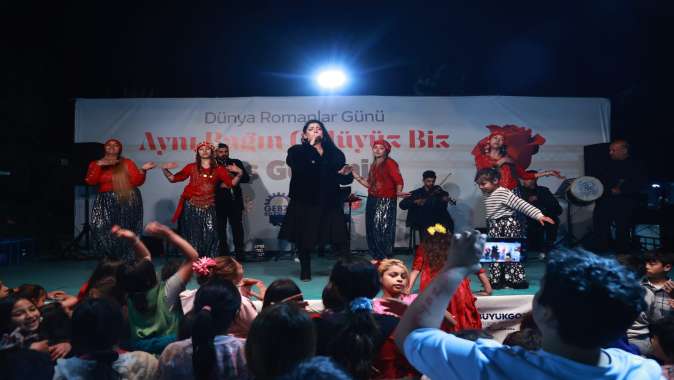 Aynı Bağın Gülüyüz Biz