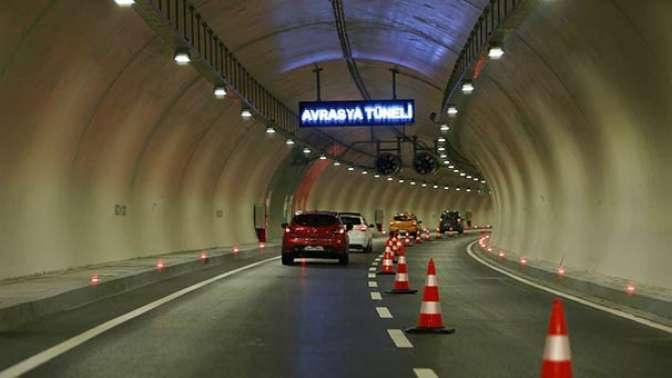 Bakan Arslan: Avrasya Tünelinden 23 bin 938 araç geçti