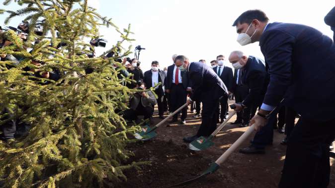 Bakan Kurum Gebze Millet Bahçesi’nde incelemelerde bulundu
