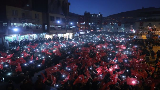 Başbakan Yıldırıma Hakkaride yoğun ilgi