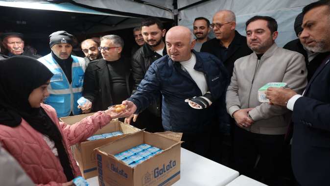 Başkan Bıyık, vatandaşlara lokma ikramında bulundu