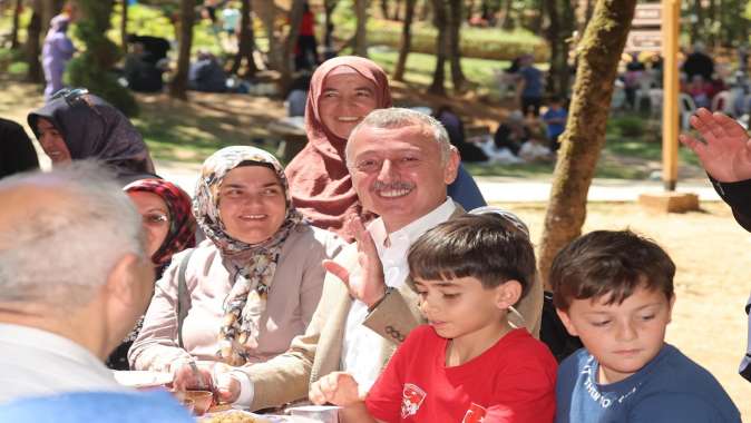 Başkan Büyükakın, Gebze’de annelerin pikniğine katıldı