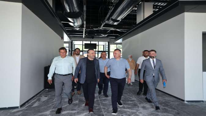 Başkan Büyükakın, yeni yapılan Karamürsel Otobüs Terminali’ni inceledi