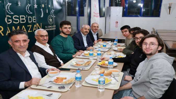 Başkan Büyükgöz Gençlerle Sahur Sofrasında Bir Araya Geldi