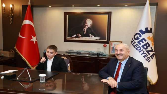 Başkan Büyükgöz Koltuğunu Minik Başkan’a Devretti