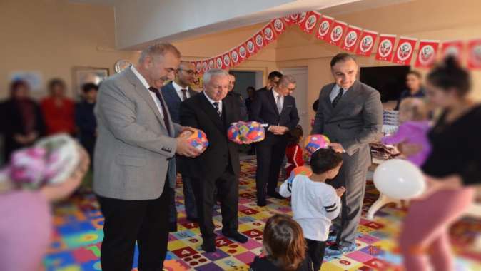 Başsavcı Uslu , cezaevinde miniklerle buluştu