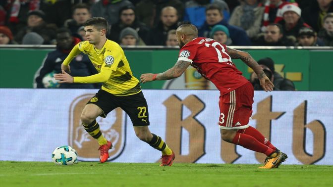 Bayern evinde Dortmundu devirdi