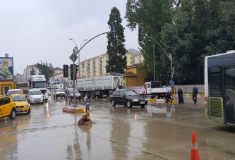 Beton yol kaza yaptırıyor