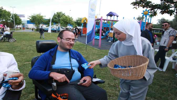 Beyaz Kalpler öğrencilerinden örnek davranış