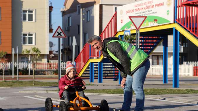 Bilgievleri öğrencileri trafik eğitim parkında