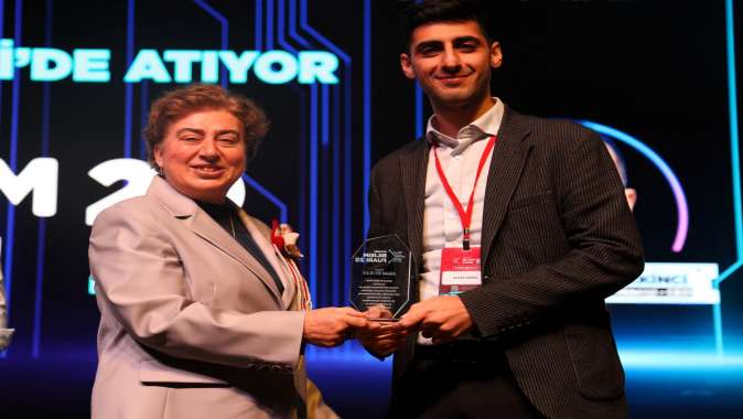 Bilişim Fuarı’nda sporun dijital dönüşümü konuşuldu