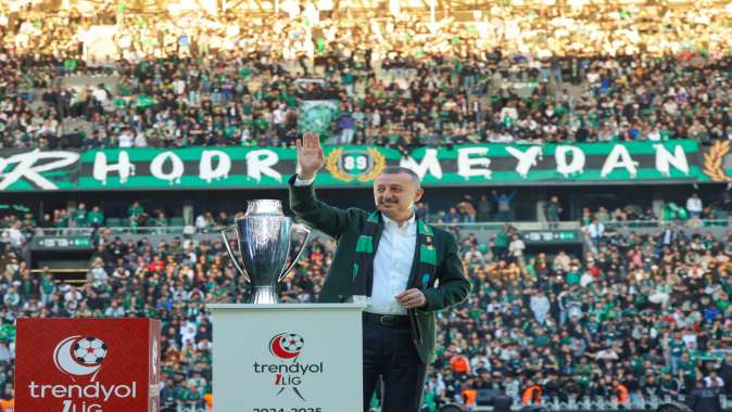 Büyükakın, hem Kocaelisporu, hem de taraftarı kutladı