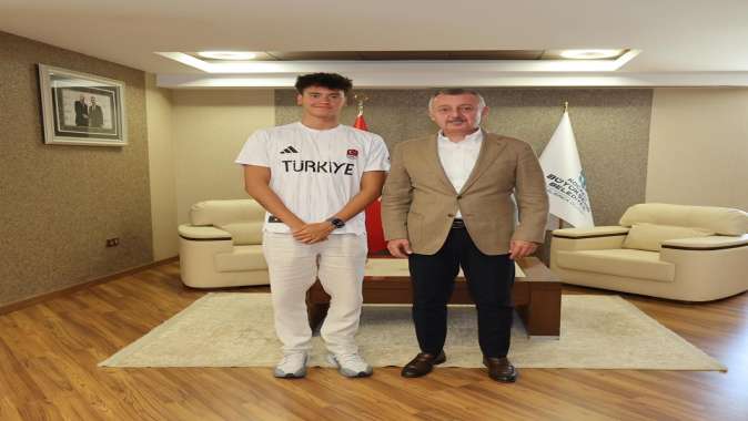 Büyükakın, İzmitli Avrupa Şampiyonu Kuzey Tunçelli’yi tebrik etti
