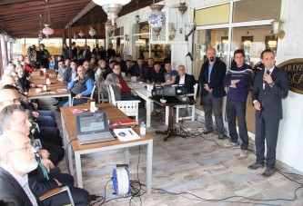 Büyükakın, Yenişehir esnafına tramvay hattıyla ilgili bilgi verdi.