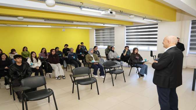 Büyükgöz gençlerle buluştu