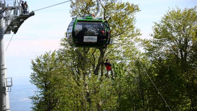 Büyükşehir İtfaiyesinden teleferikte nefes kesen tatbikat