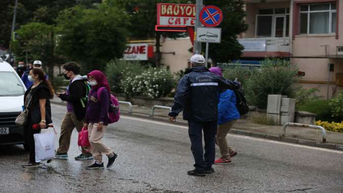 Büyükşehir Zabıtasıyla okul önleri güvende