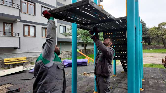 Çayırova’da iki park daha yenileniyor