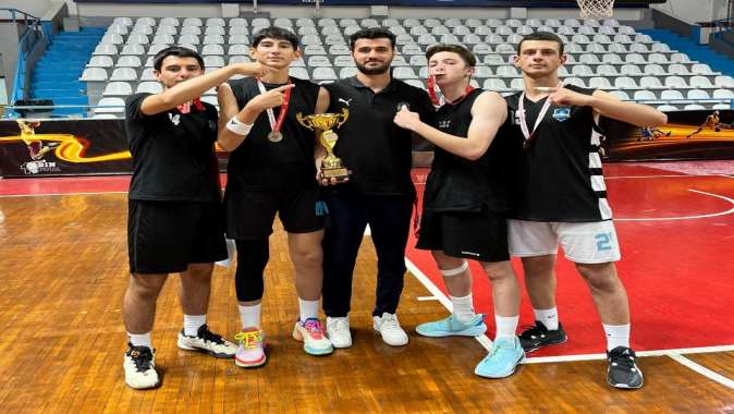 Çayırova’nın genç basketbolcuları il şampiyonu oldu