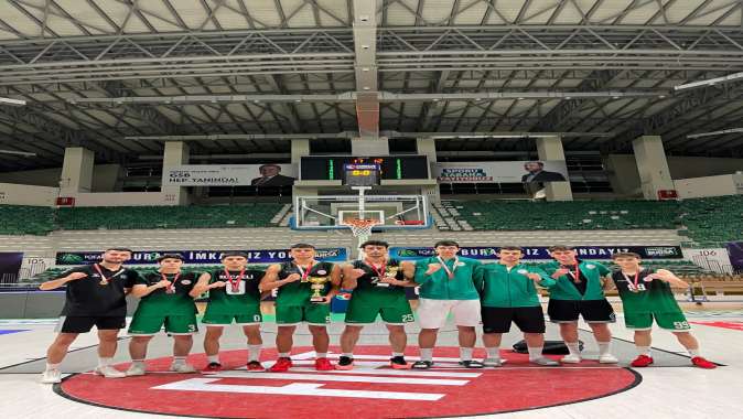 Çayırova’nın genç basketbolcuları Marmara bölge şampiyonu oldu
