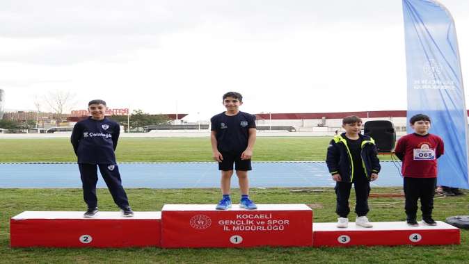 Çayırova’ya atletizmde 2 madalya geldi