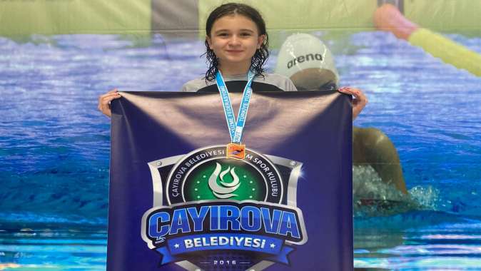 Çayırova’ya Türkiye yüzme şampiyonluğu geldi