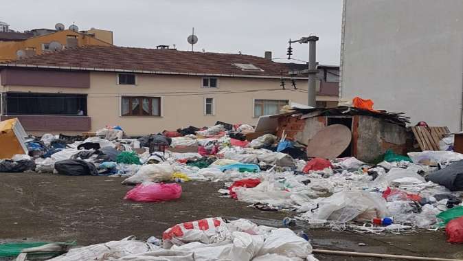 Çayırova Zabıtası’ndan çöp ev operasyonu Çayırova Zabıtası’ndan çöp ev operasyonu