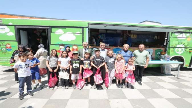 Çayırovalı minikler, geri dönüşümü eğlenerek öğrendi