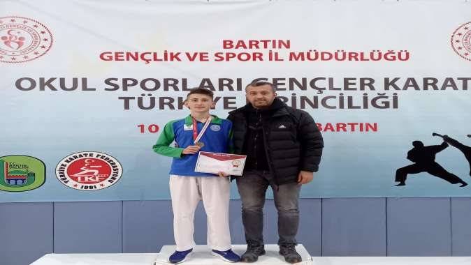 ÇESK karate sporcularından 1 altın 1 gümüş