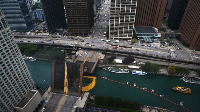 Chicagoda 60 bin plastik ördek nehre bırakıldı