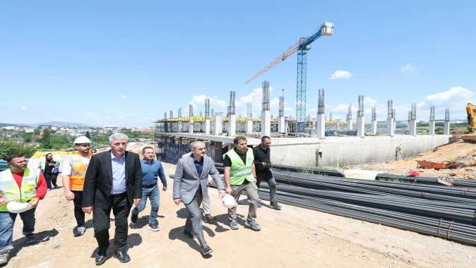 Çiftçi, Çayırova'ya eğitim ve spor alanında sınıf atlatacak projeyi inceledi