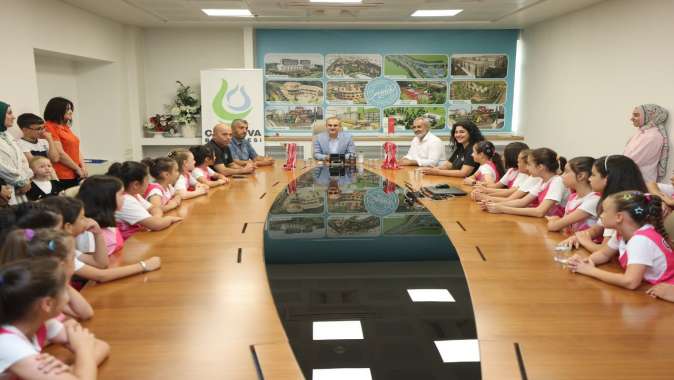 Çiftçi, minik basketbolcularla bir araya geldi