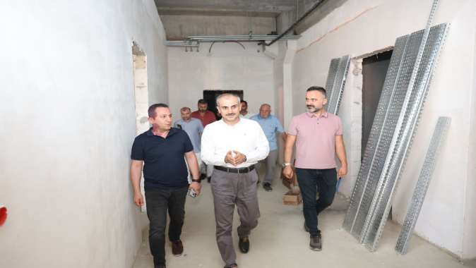 Çiftçi, spor salonu ve sporcu fabrikasındaki çalışmaları inceledi
