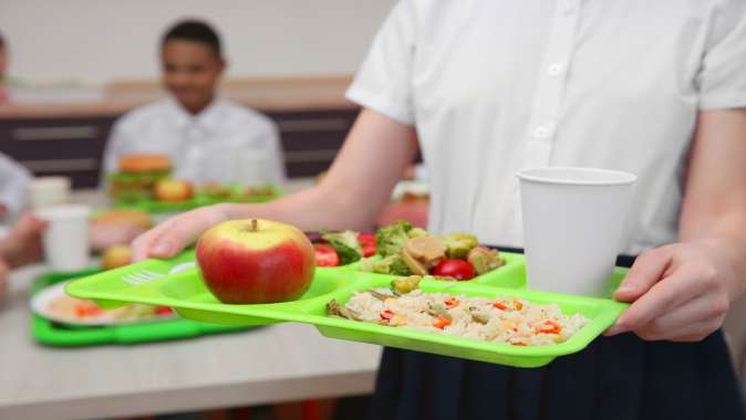 Çocuklar okul döneminde nasıl beslenmeli?
