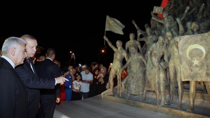 Cumhurbaşkanı Erdoğandan Şehitler Abidesine ziyaret