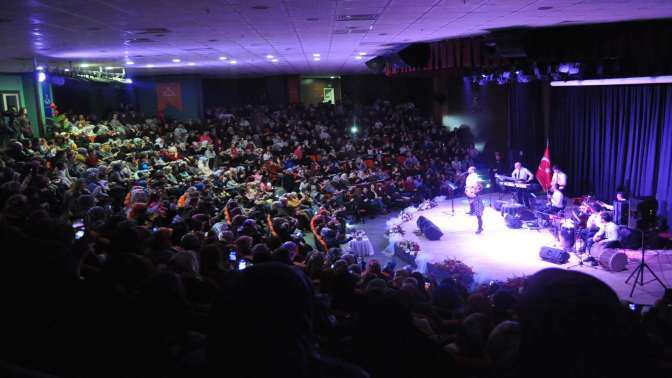 DARICA KADINLAR GÜNÜNÜ ZEYNEP DİZDARLA KUTLADI