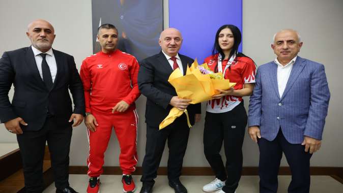 Darıca’nın Dünya Şampiyonu ödüllendirildi