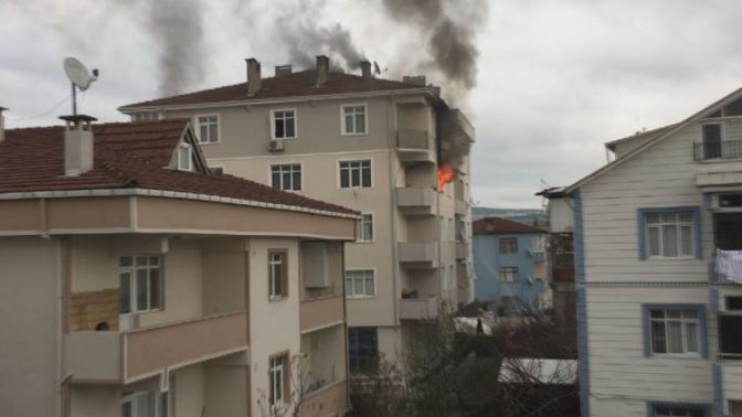 Darıca'da 5 katlı apartmandaki yangında can pazarı
