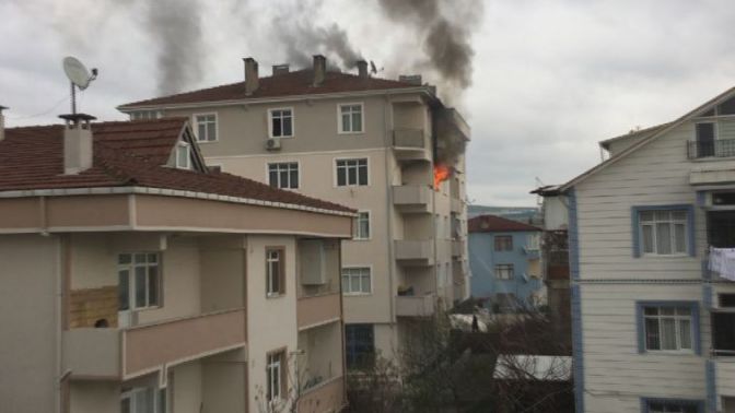Darıcada 5 katlı apartmandaki yangında can pazarı
