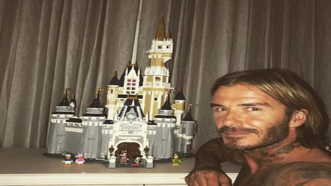 David Beckham kızı için büyük bir puzzleı bitirdi