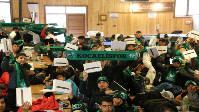Deprem bölgesinden gelen öğrencilere eğitim desteği