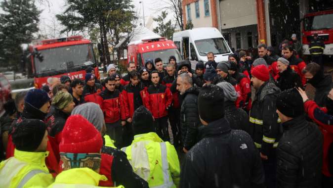 Deprem bölgesine ekipler gitmeye devam ediyor