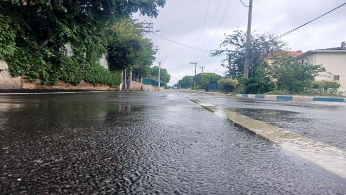 Dilovası’nda cadde ve sokaklar tazyikli suyla yıkanıyor